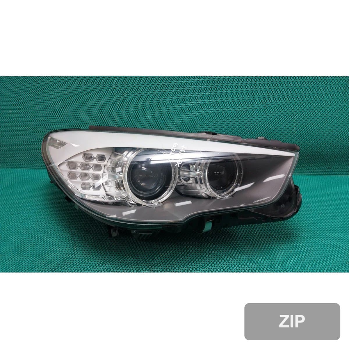 BMW 535i 2010 — фара правая