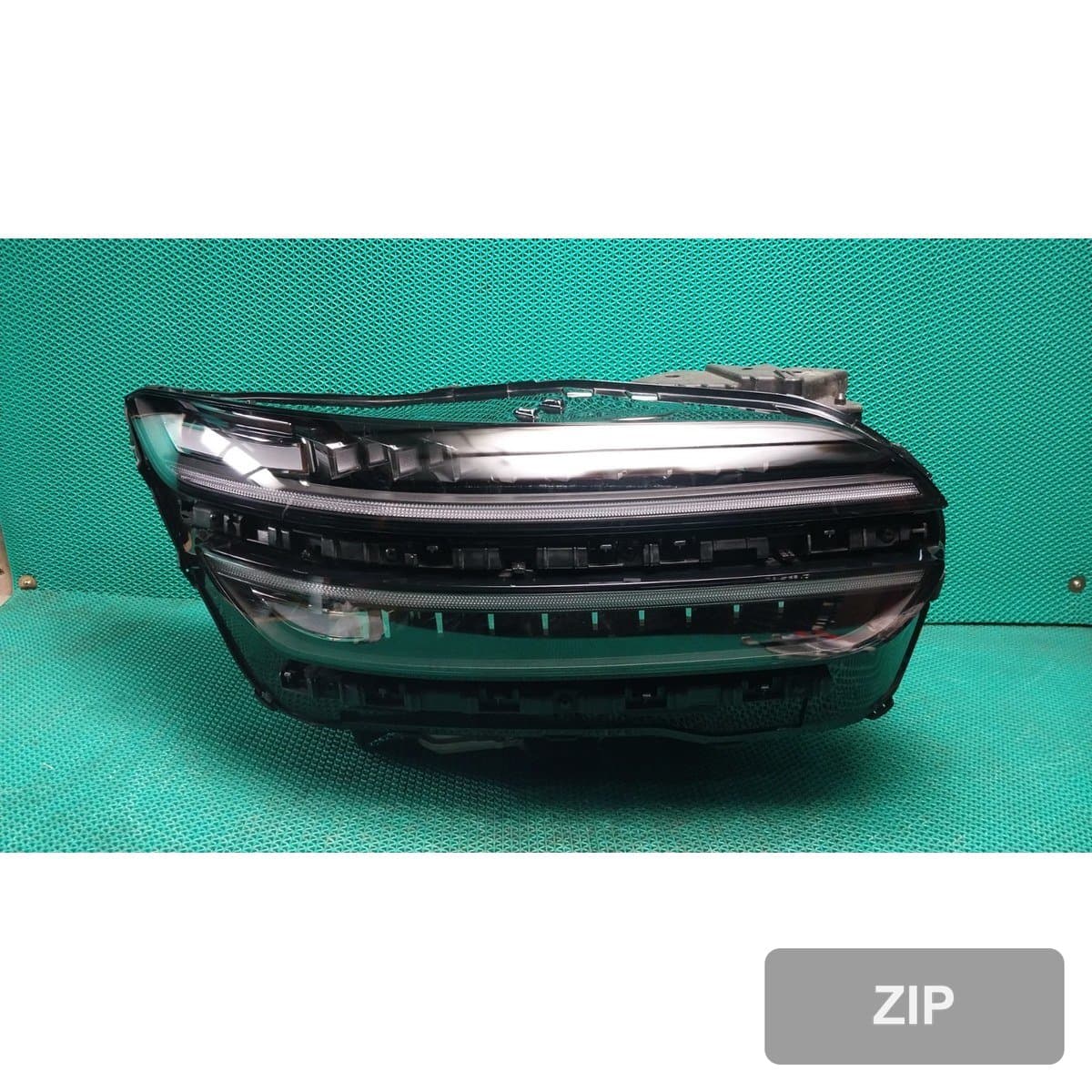Genesis GV70 2024 — фара правая
