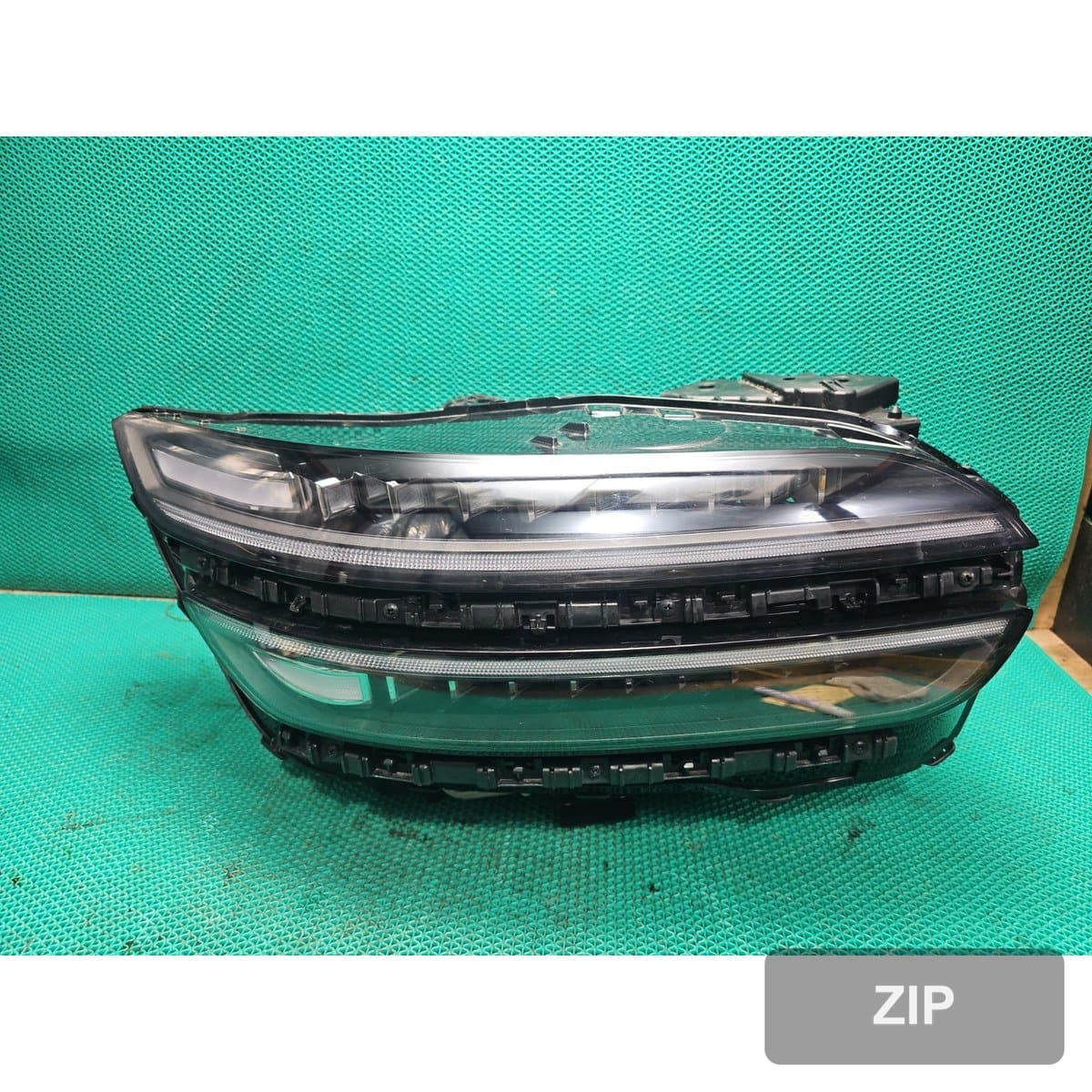 Genesis GV70 2025 — фара правая (ксенон) 92102AR510