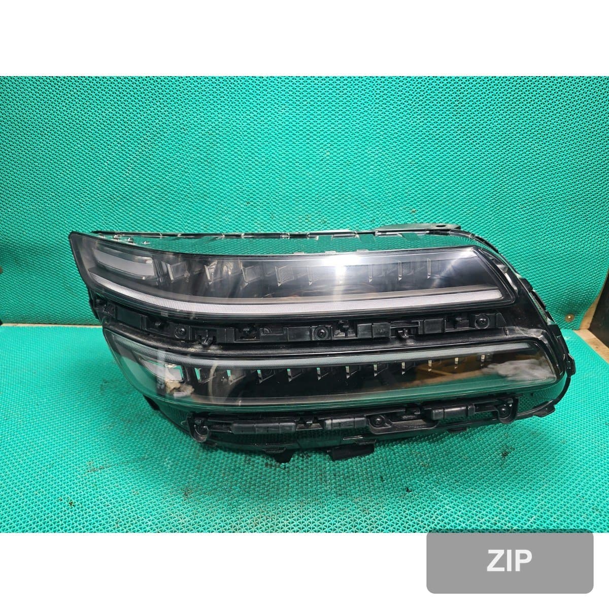Genesis GV80 2022 — фара правая (ксенон) 92102T6600