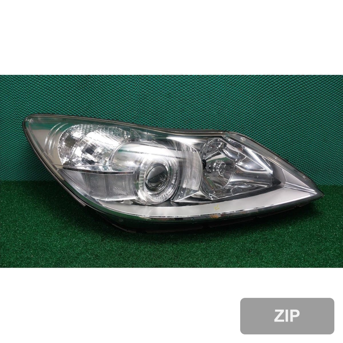Hyundai Genesis 2009 — фара правая 921023M