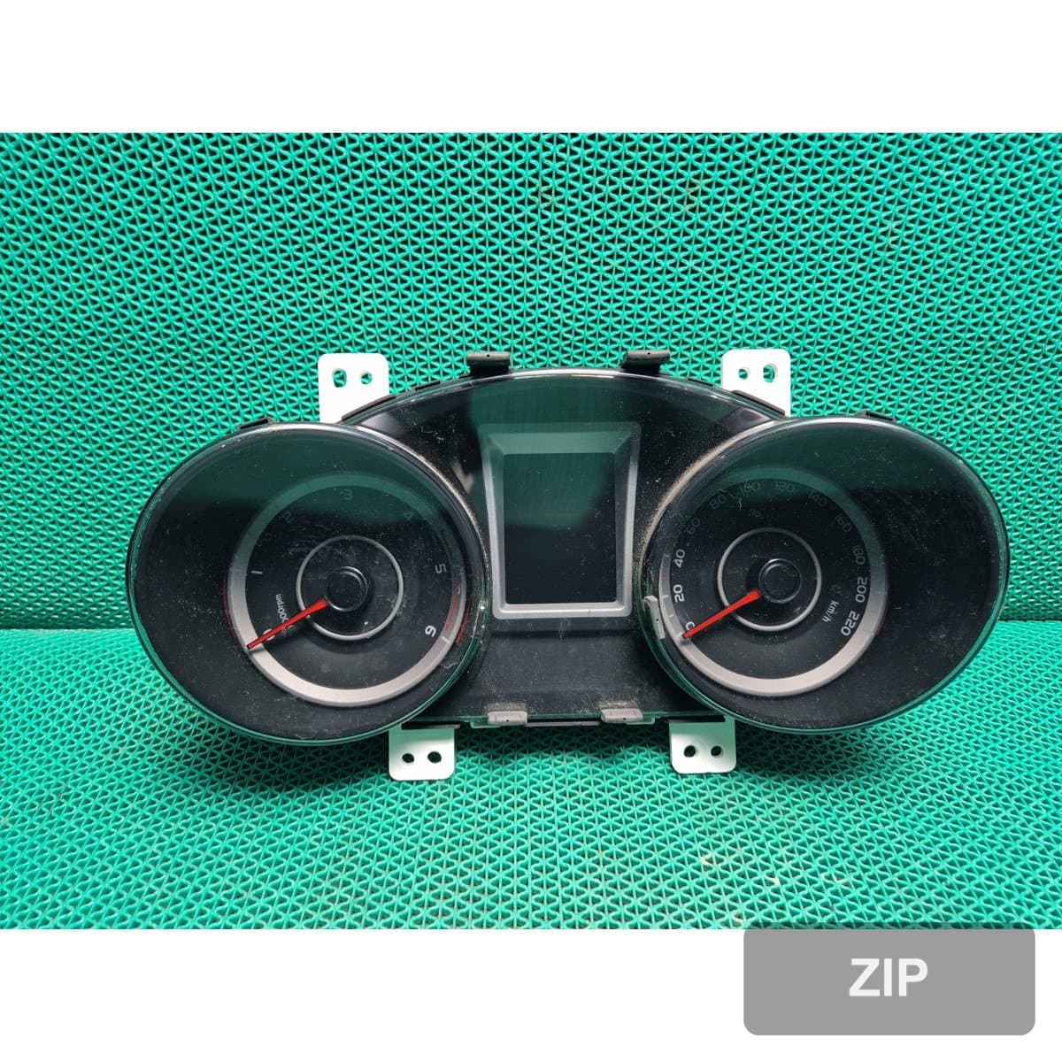 KG Mobility (Ssangyong) Tivoli Air 2018 — панель приборов 8024035520
