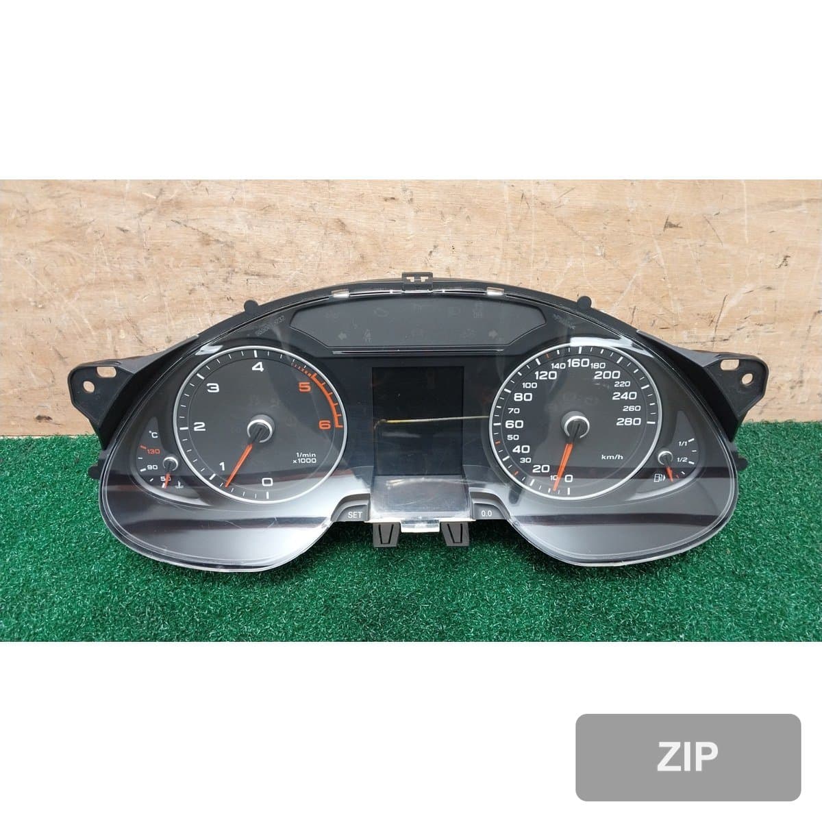 Audi A4 2.0 TDI 2014 — панель приборов 8K0920932