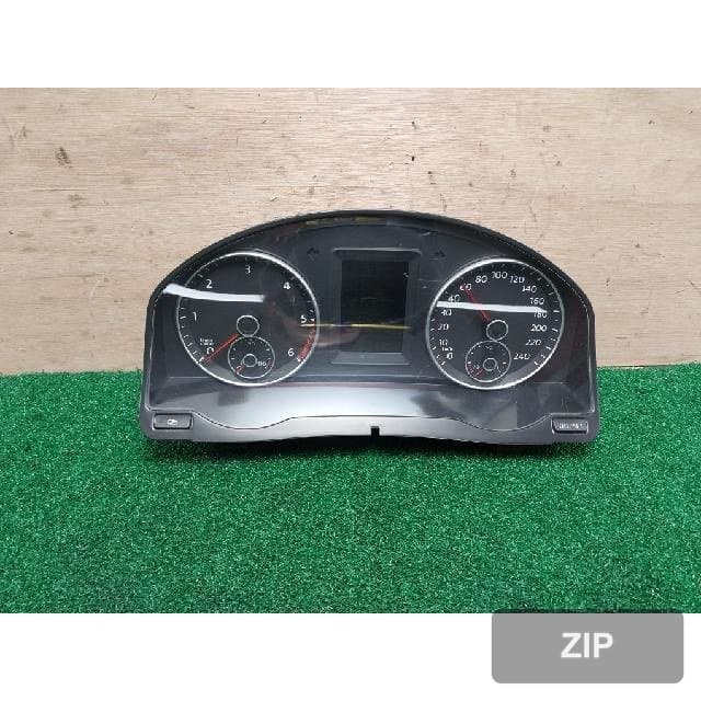 Volkswagen Jetta 2011 — комбинация приборов 5M0920860