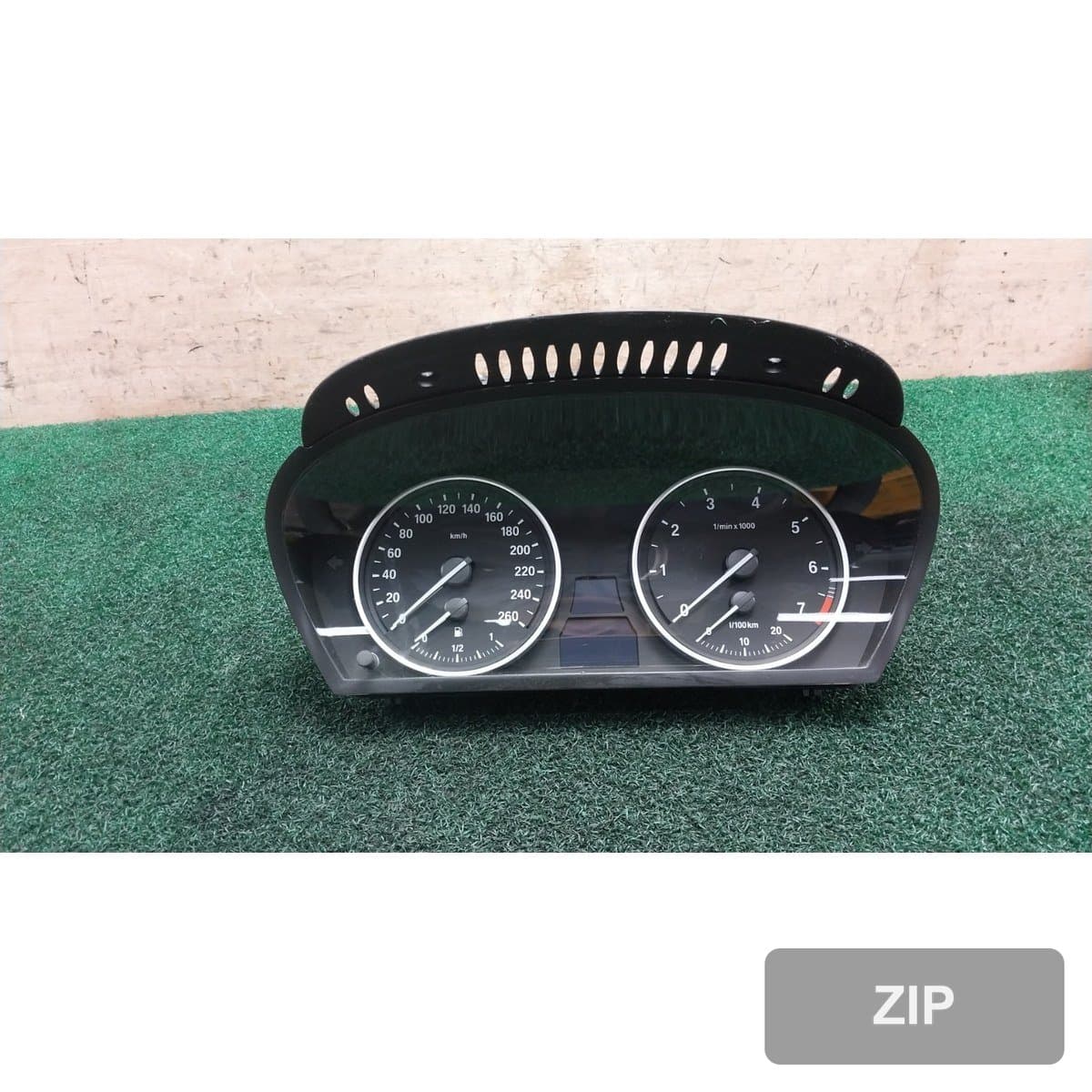 BMW X5 (E70) xDrive 50i 2011 — панель приборов