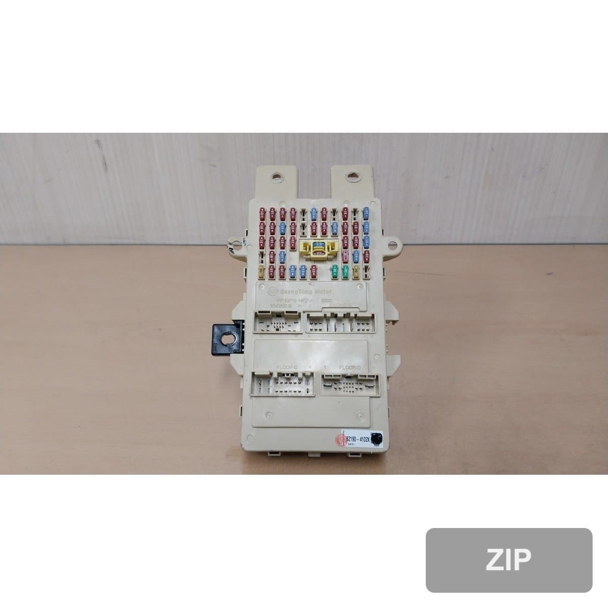 KG모빌리티 (쌍용) 2024 1.5 бензин — блок предохранителей 821904102X