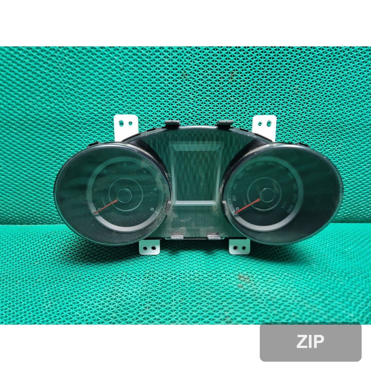 KG Mobility (Ssangyong) Tivoli Armour 2019 — панель приборов 8026035520