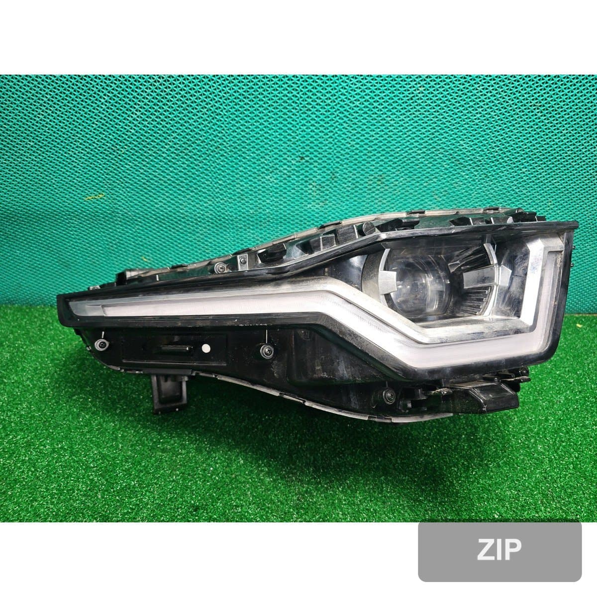 KG Mobility Torres 1.5 2WD T5 2024 — фара правая