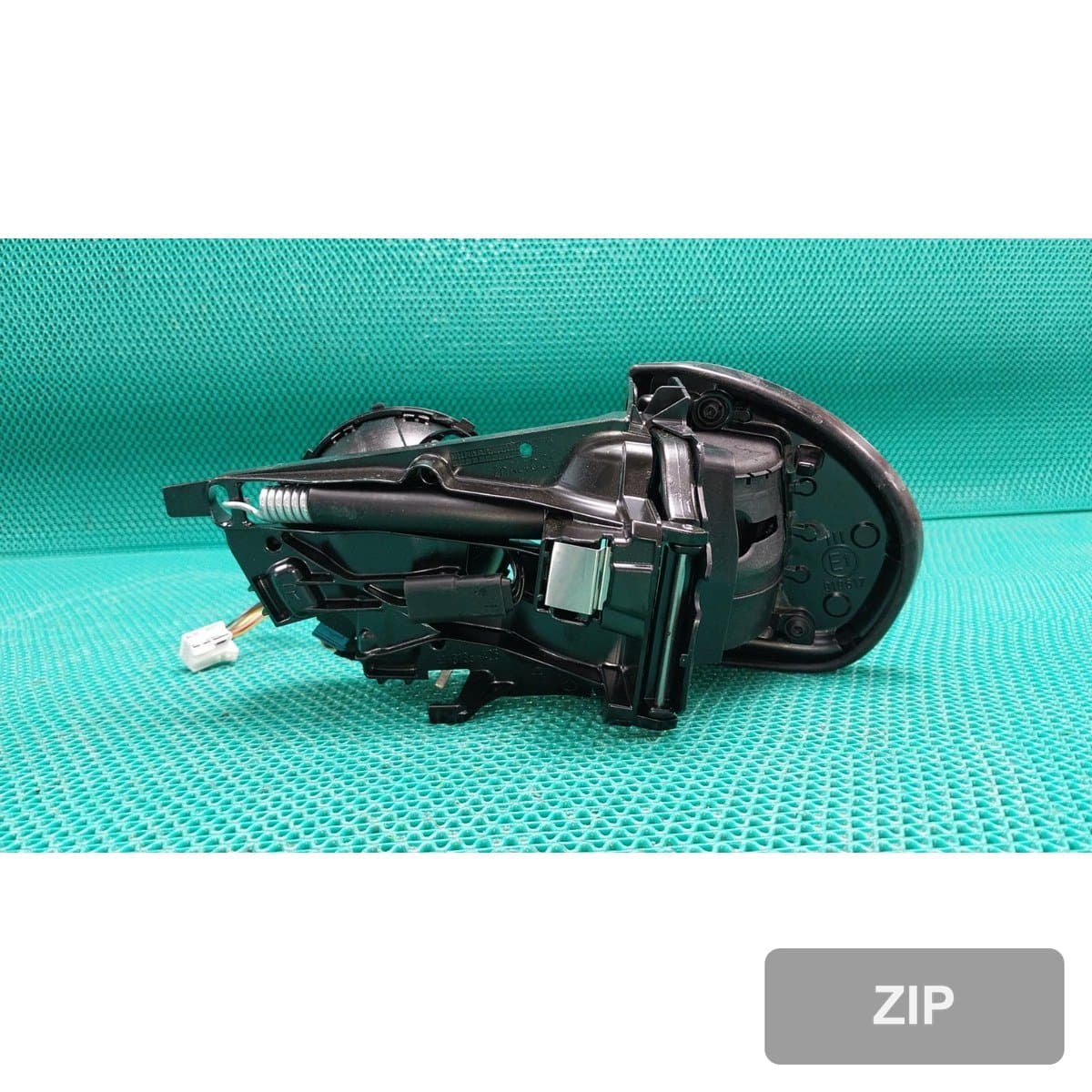Mercedes-Benz E200 2004 — боковое зеркало правое A2038105876