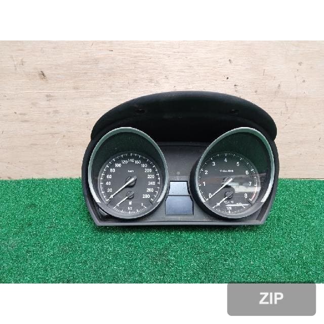 BMW sDrive30i 2010 — панель приборов 922112701