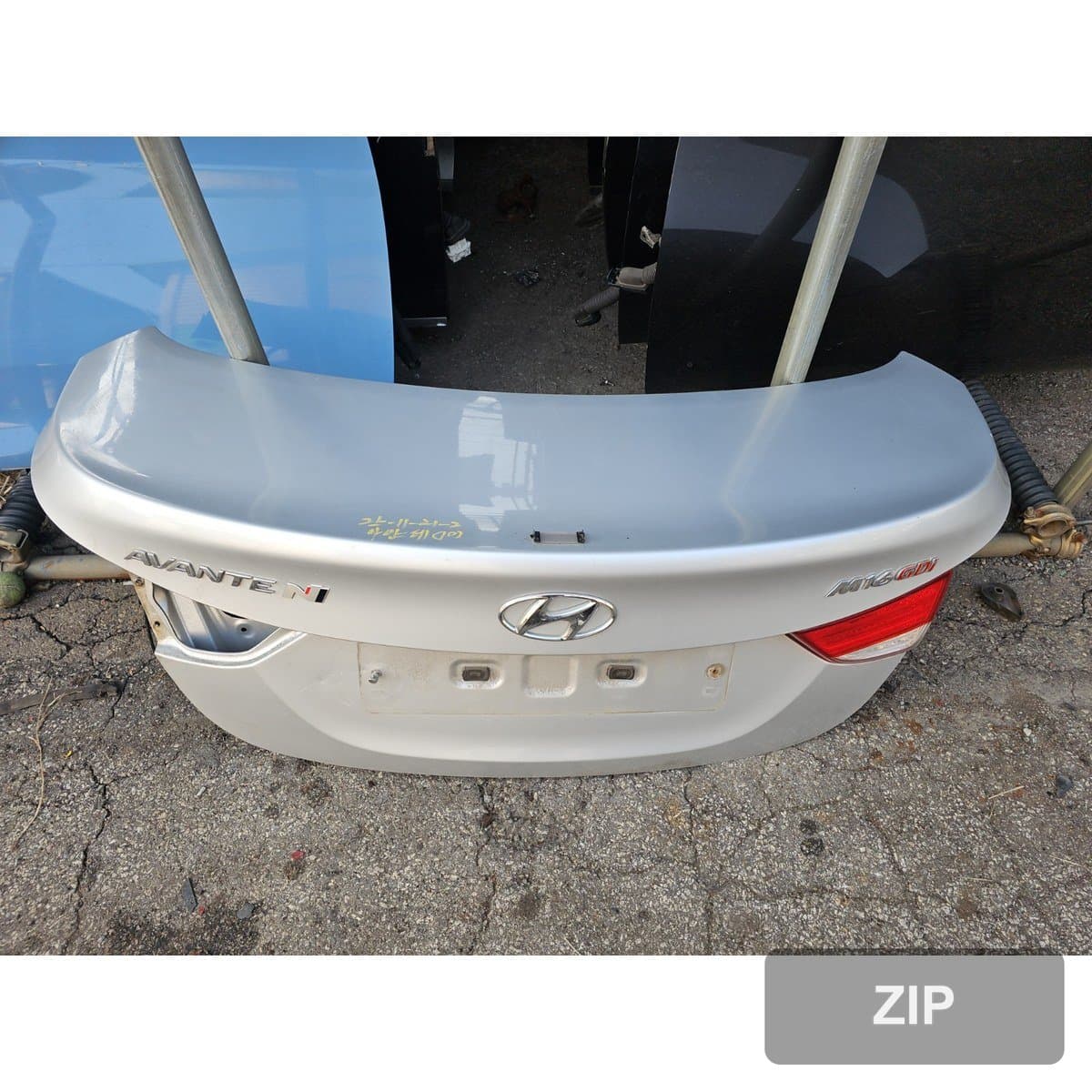 Hyundai Avante MD 2011 — крышка багажника