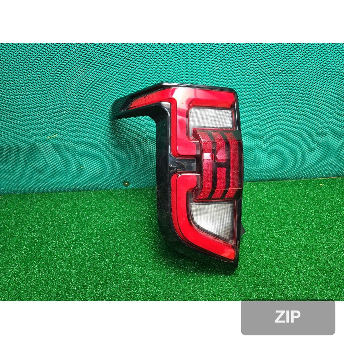 KG모빌리티(쌍용) Torres 1.5 2WD T5 2024 — задний фонарь левый