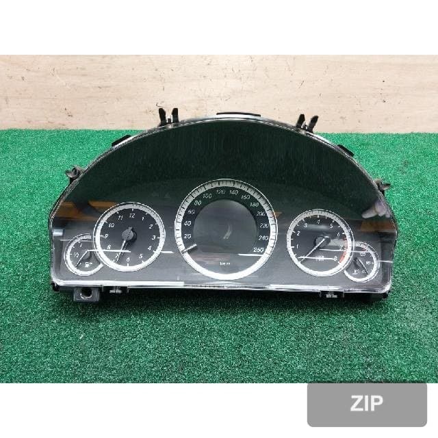 Mercedes-Benz E350 2010 — приборная панель A2129006404
