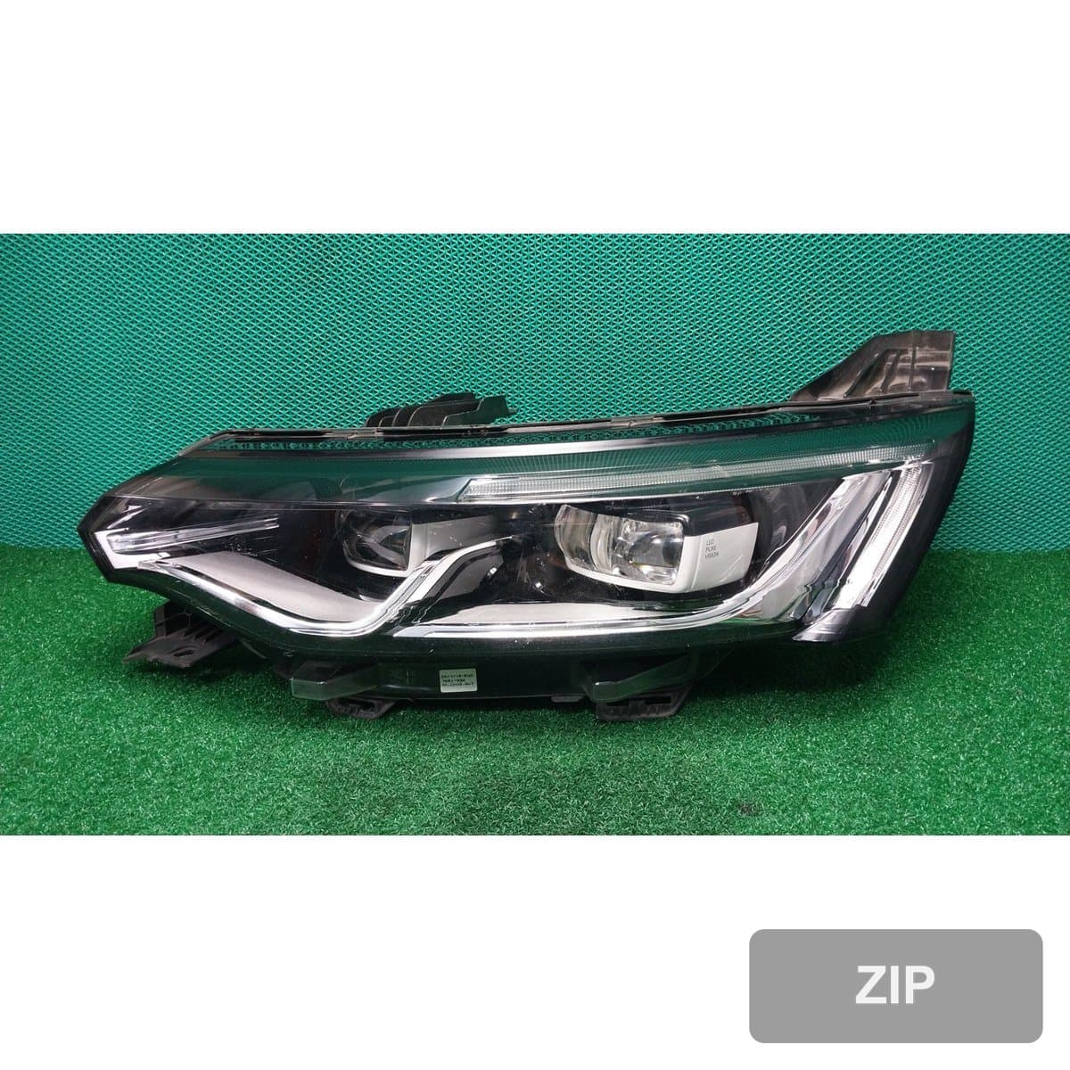 Renault Samsung SM6 2018 — фара левая (водителя) 260606722R
