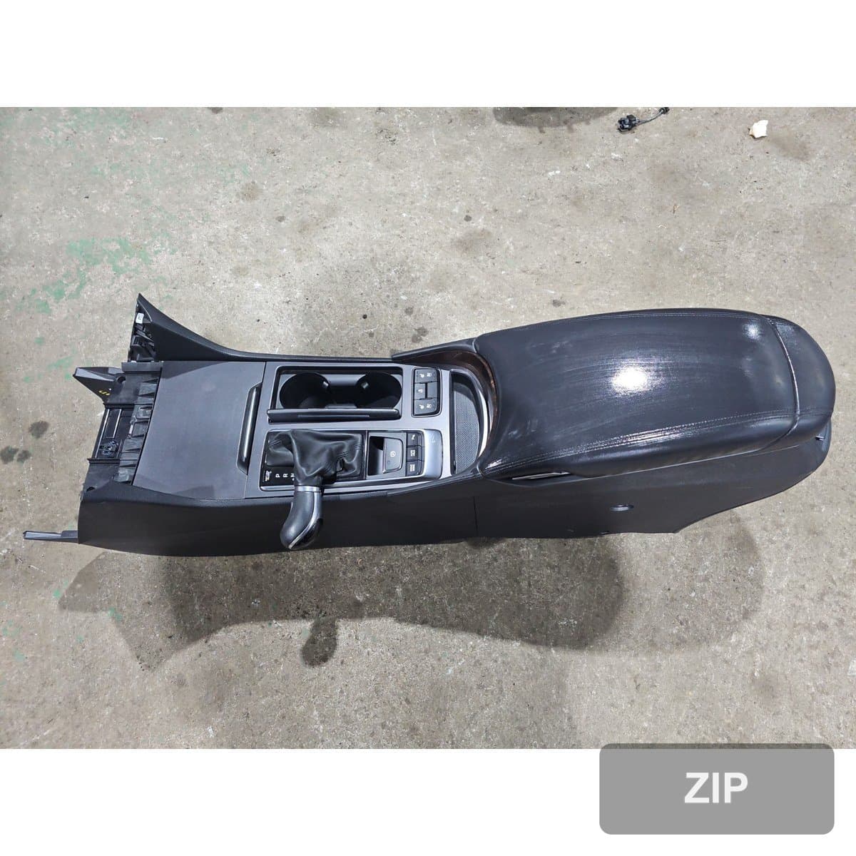 Hyundai Aslan 2016 — консольный ящик