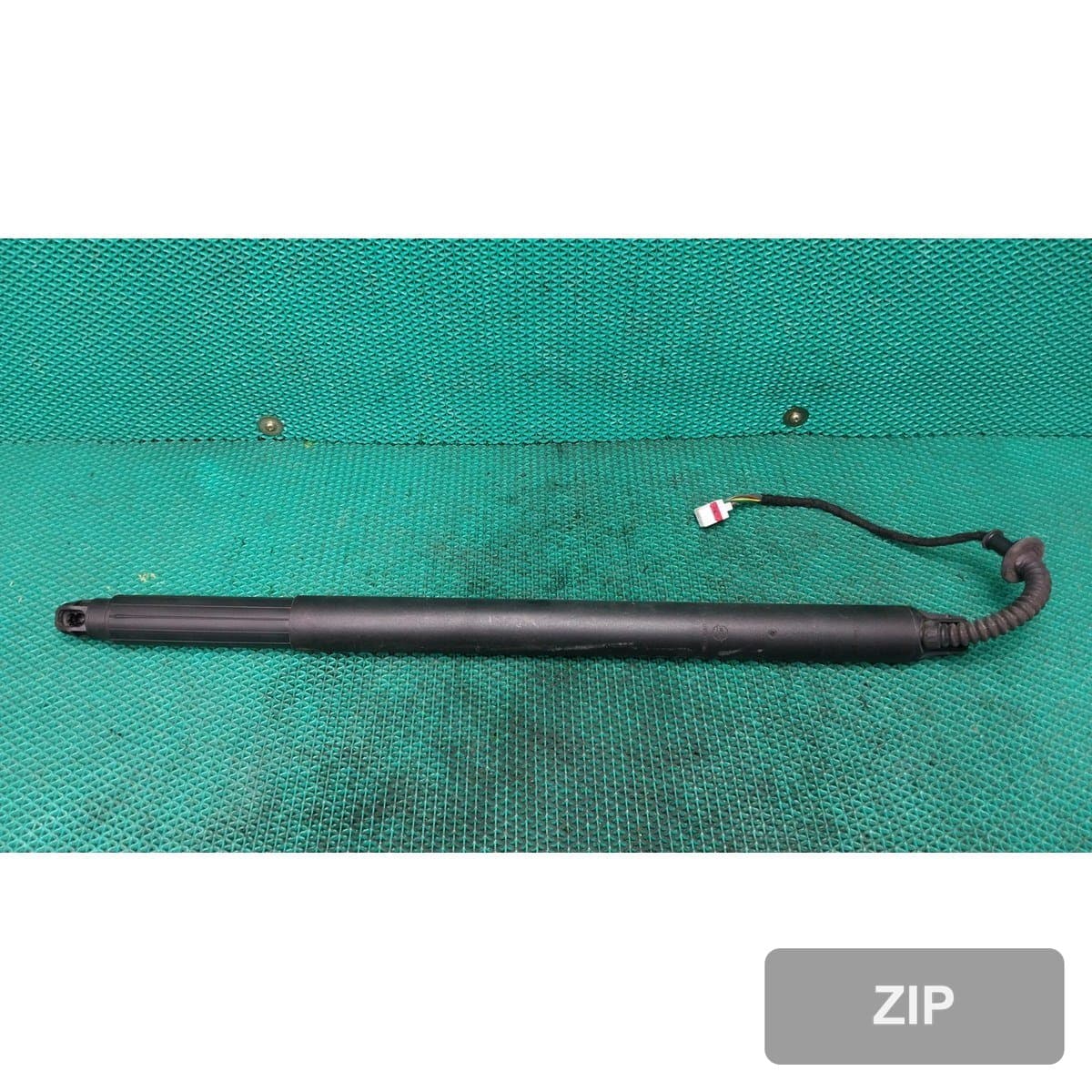 KG모빌리티 Torres 1.5 2WD T5 2024 — наклдка крышки багажника (쇼바)