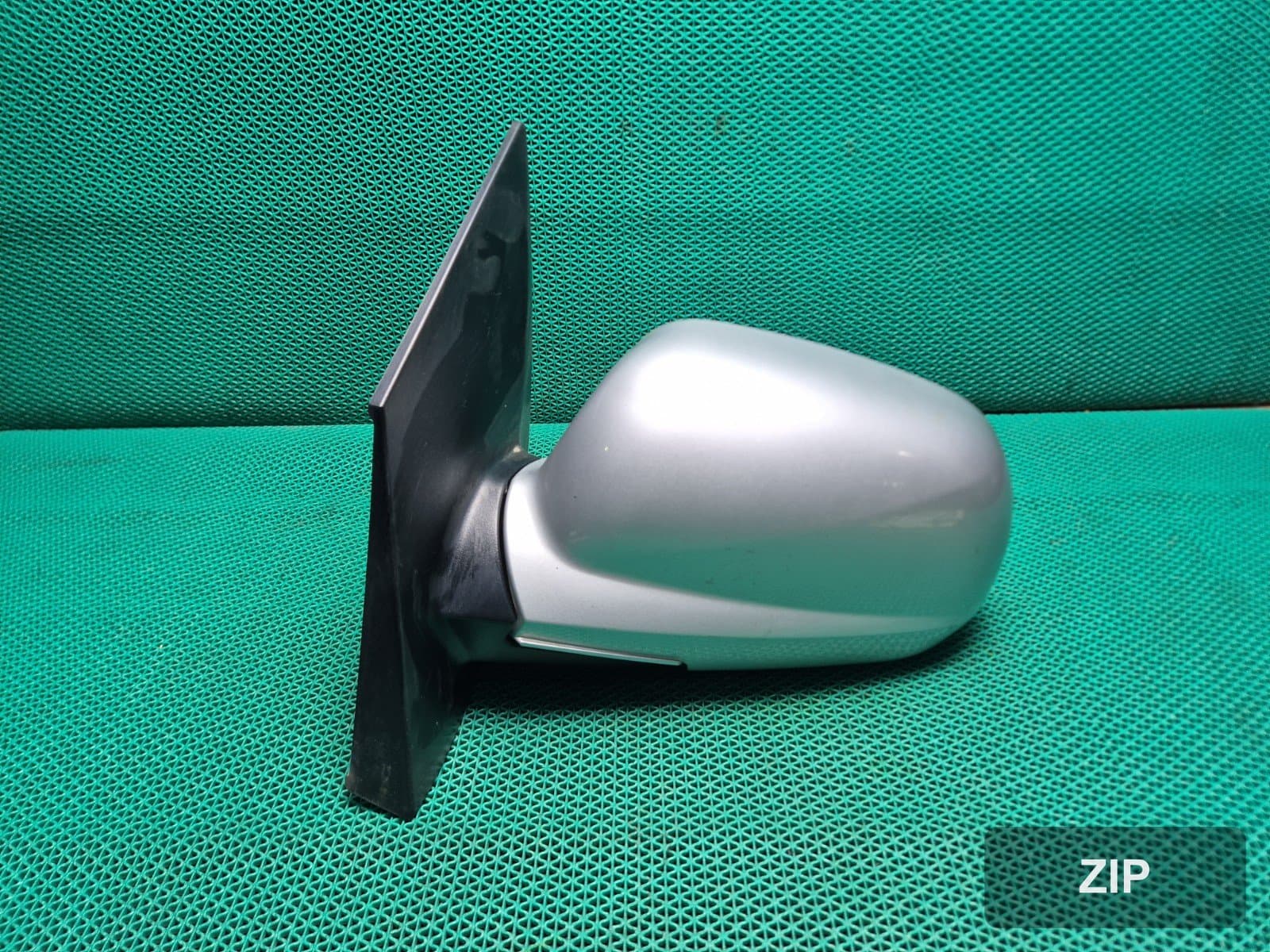 Боковое зеркало левое