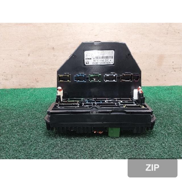 Блок предохранителей салонный
