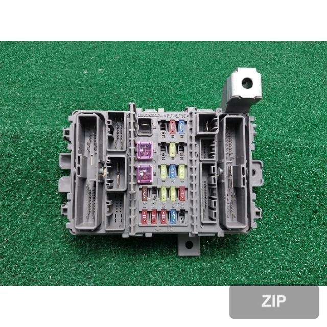 Блок предохранителей салонный
