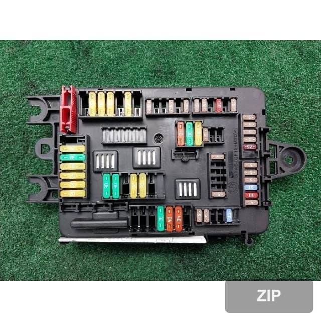 Блок предохранителей салонный