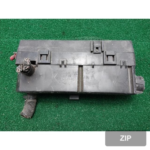 Блок предохранителей салонный