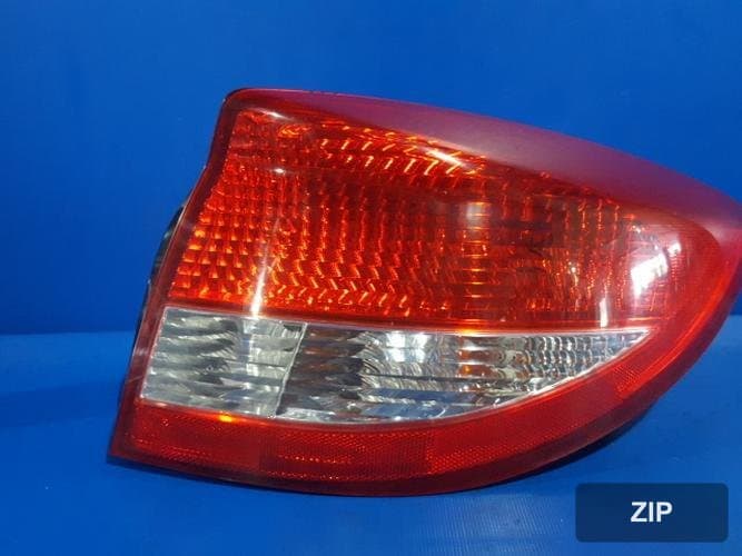 Kia Rio 2004 — фонарь задний правый 92402FD000