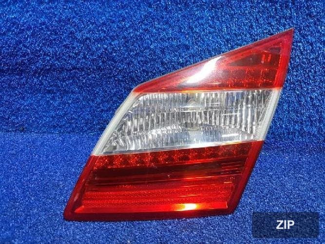 Hyundai Genesis 2012 — фонарь задний внутренний правый