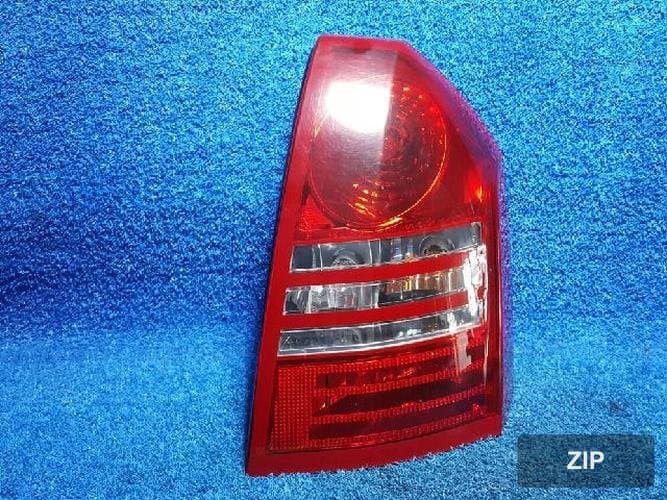 Chrysler 300 2006 — фонарь задний правый наружный