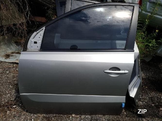 Renault QM5 2009 — передняя дверь левая