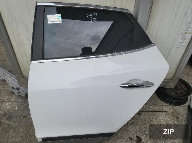 Hyundai Tucson 2013 — дверь задняя левая
