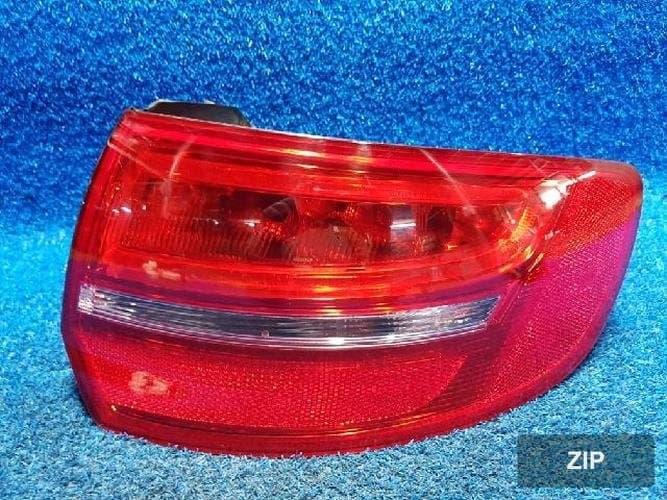 Audi A3 2009 — задний фонарь правый наружный 8P4945096E
