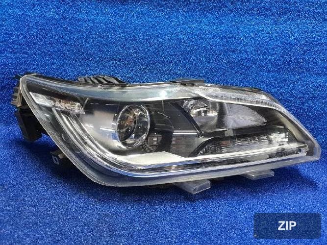 Фара передняя правая HID