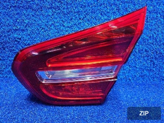Mercedes-Benz GLA-класс 2016 — фонарь задний внутренний правый