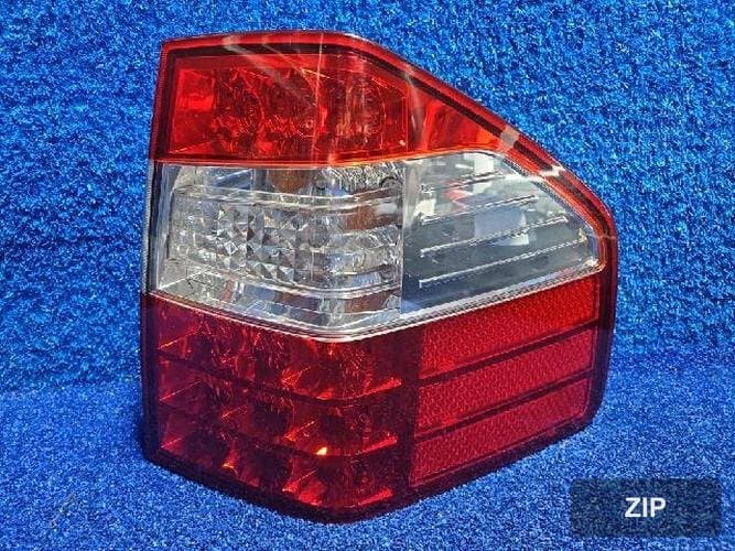 Kia Mohave 2008 — фонарь задний правый наружный 92402 2J101 1