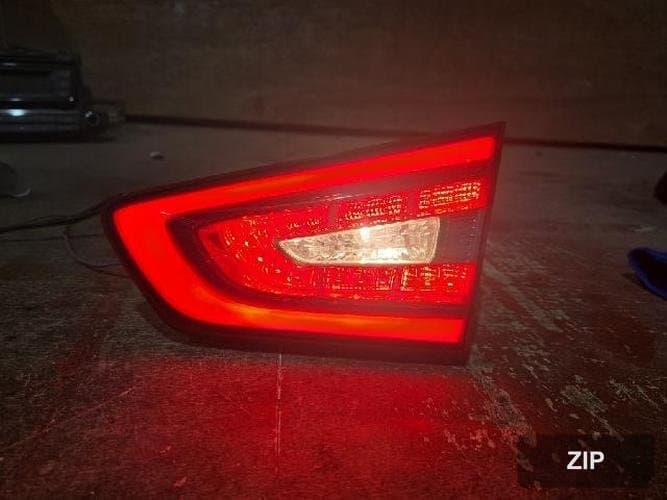 Kia K7 2014 — фонарь задний правый внутренний 92404-E8000