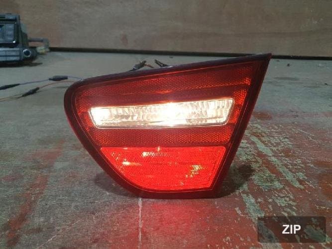 Hyundai Avante 2010 — задний фонарь правый внутренний 92404-2H500