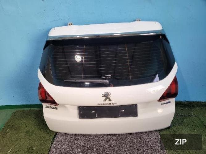 Peugeot 2008 2017 — крышка багажника