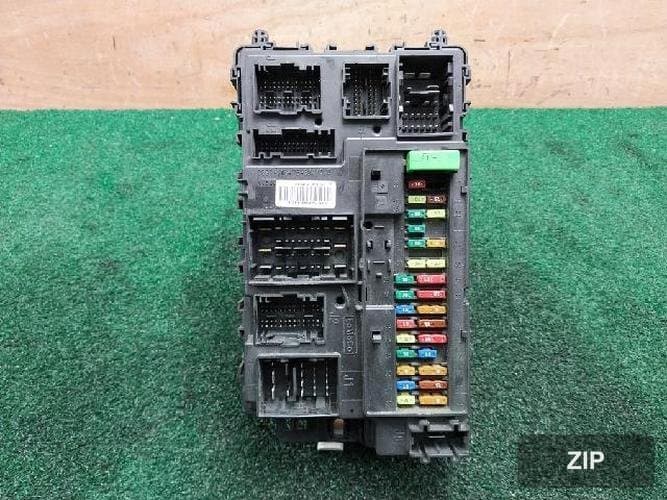 Блок управления кузовом ETACS/BCM HU5T15604
