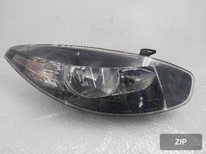 Renault SM3 2014 — фара передняя правая 260105633R