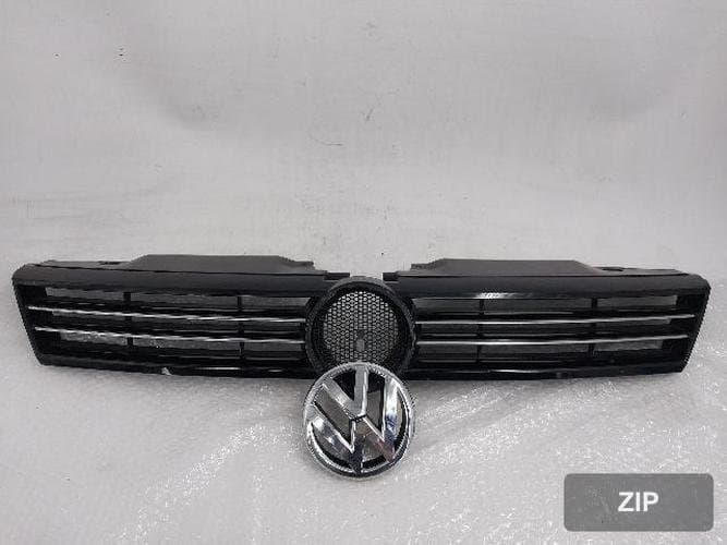 Volkswagen Jetta 2013 — решётка радиатора 5C6853655A