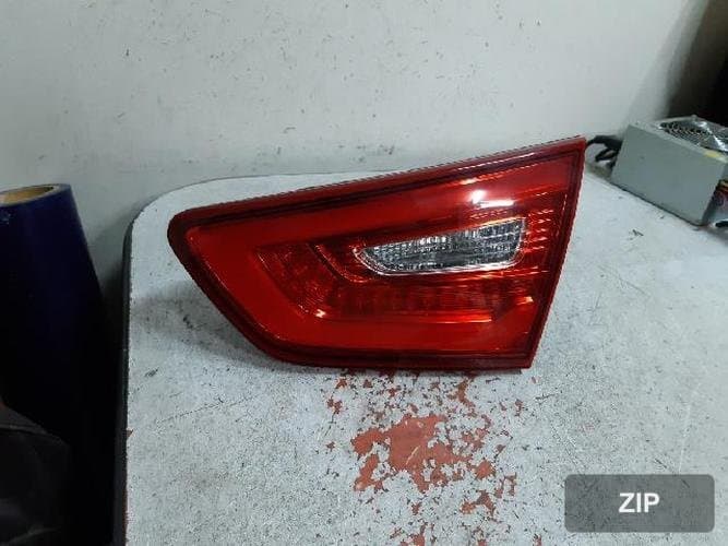 Kia K5 2015 — фонарь задний внутренний правый 92404-2T600