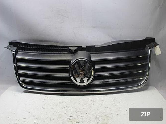 Volkswagen Passat 2005 — решетка радиатора 3B0853651L