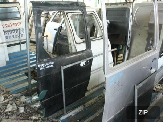 Kia Carnival 2002 — дверь задняя правая (сдвижная)