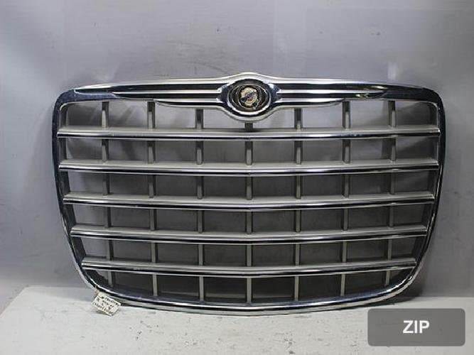 Chrysler 300 2006 — решетка радиатора 04806455AA