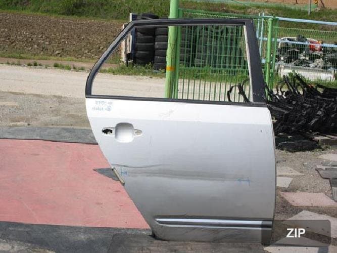 Kia Carens 2007 — дверь задняя правая