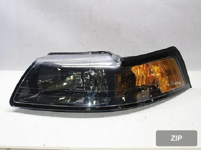 Ford Mustang 2003 — фара левая