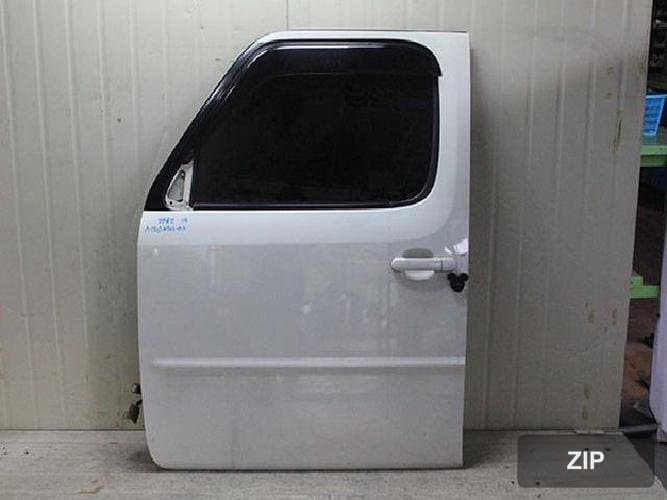 Nissan Cube 2006 — передняя дверь левая