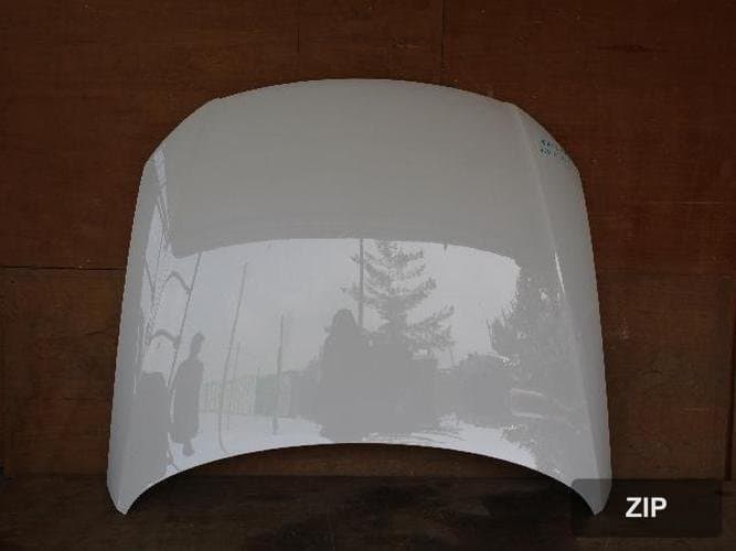 Volkswagen Passat 2011 — капот