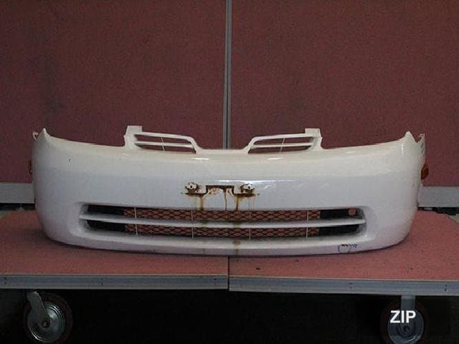 Toyota Prius 2002 — передний бампер 52119-47020