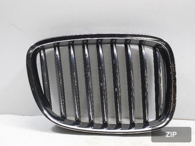 BMW 5 Series 2012 — решетка радиатора 51137336486